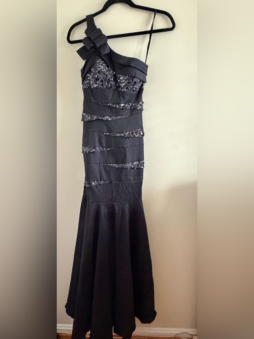 Vintage Cache Black One-Shoulder Sequin Band Gown
